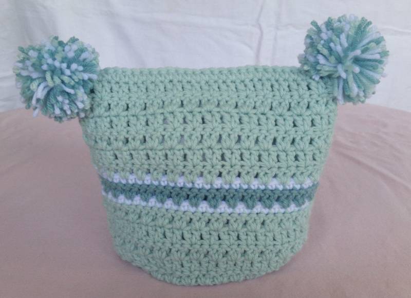 Gehäkelte Bommelmütze, Grüne Häkelmütze, Wintermütze, Mädchen Jungen Babymütze, 2 Bommelmütze von GrammysCustomCrochet