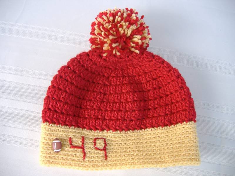 Gehäkelte Sportmütze, Bommelmütze, 49Ers Mütze, Fußballmütze, Häkelmütze, Beanie Baby, Babymütze Gehäkelte Sportmütze, Bommelmütze, 49Ers Mütze, Fußballmütze, Häkelmütze, Beanie Baby, Babymütze von GrammysCustomCrochet