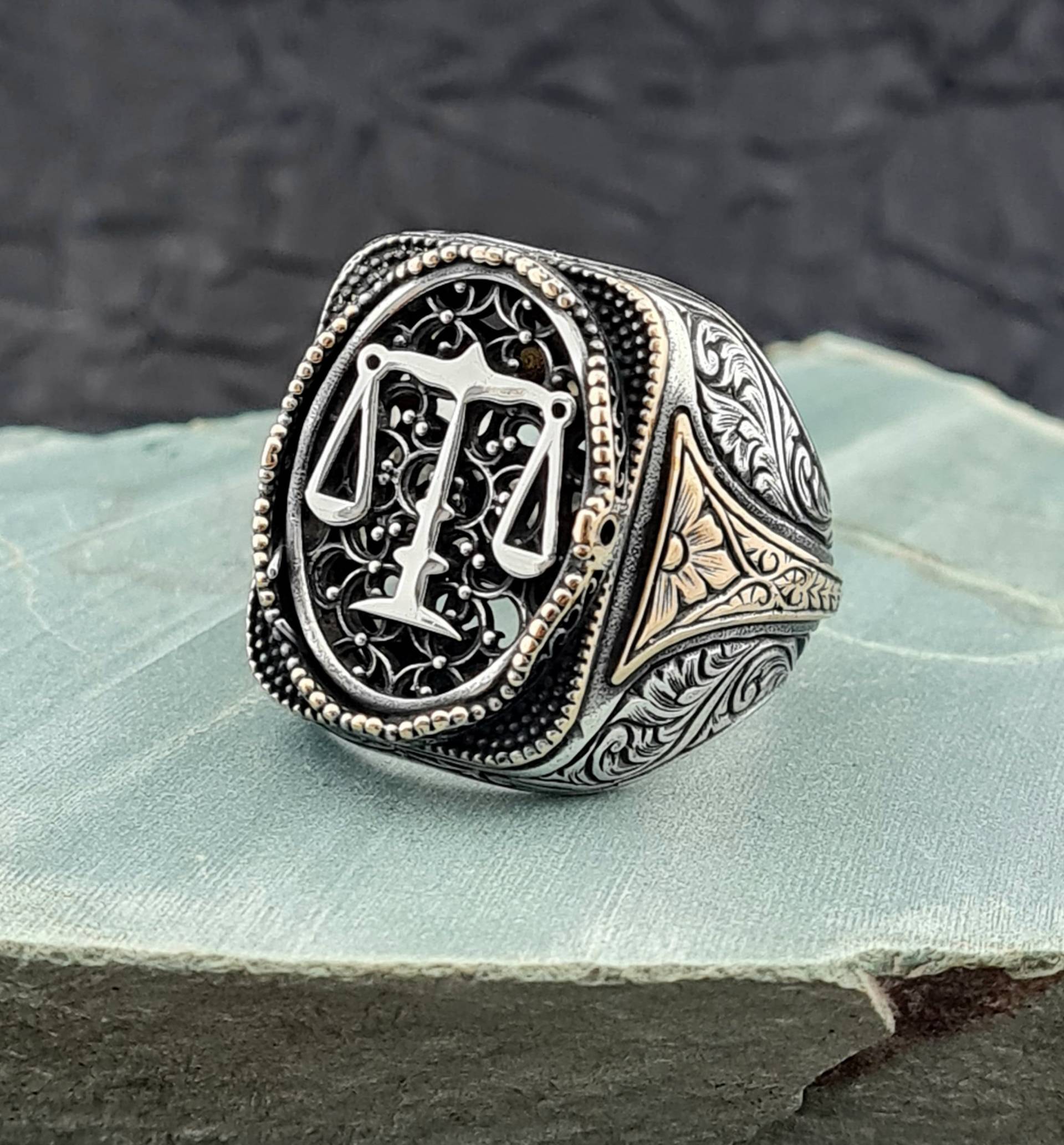 Handgemachte 925K Sterling Silber Gerechtigkeit Zeichen Eleganter Herren Ring - Hervorragendes Geschenk Ein Für Ihn Anwalt Gesetz Makers von GrandBazaarJewels