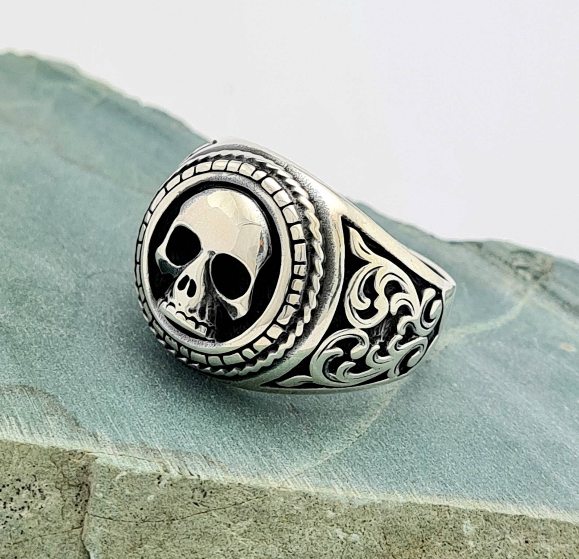 Handgemachter Totenkopf Ring, Biker Herren Ring Silber, Gothic Silber Ring, Sinet Unisex von GrandBazaarJewels