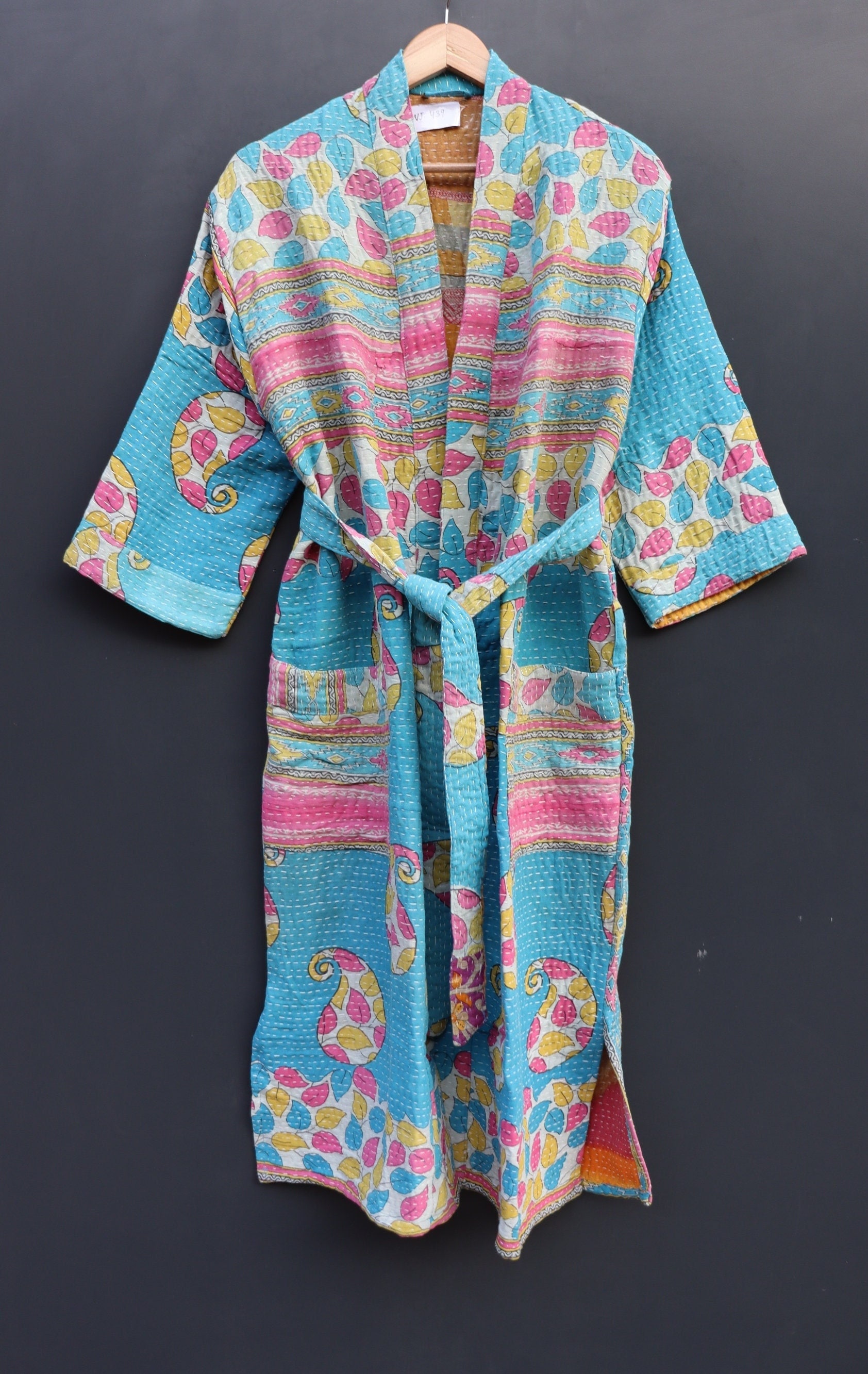 Express Delivery - Gesteppte Kantha Jacke Indisch Handarbeit Vintage Damen Tragen Baumwolle Mantel, Kimono Style Jacken, Haus Robe von GrandCraftsCollect