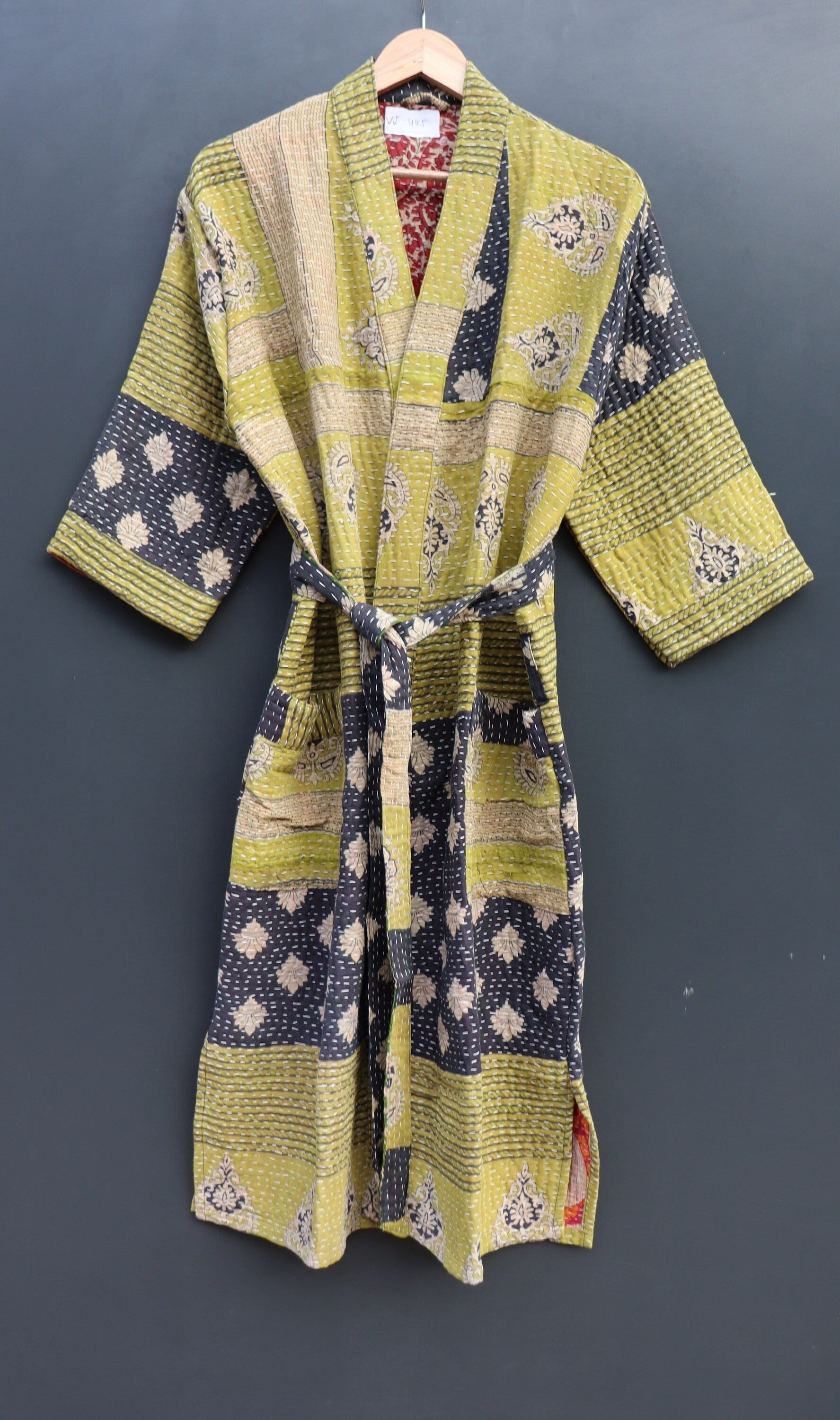 Express Delivery - Gesteppte Kantha Jacke Indisch Handarbeit Vintage Damen Tragen Baumwolle Mantel, Kimono Style Jacken, Haus Robe von GrandCraftsCollect