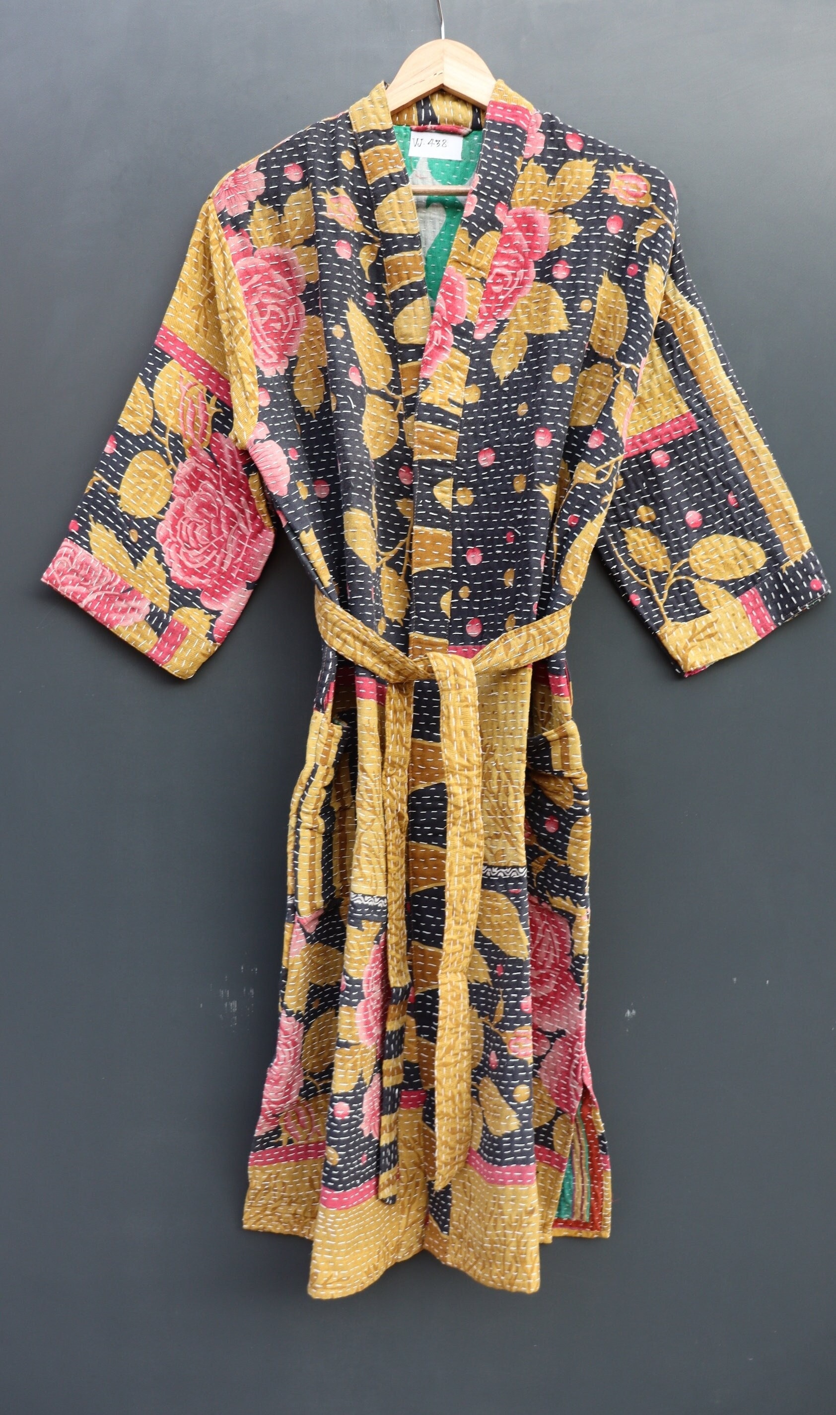 Express Delivery - Gesteppte Kantha Jacke Indisch Handarbeit Vintage Damen Tragen Baumwolle Mantel, Kimono Style Jacken, Haus Robe von GrandCraftsCollect