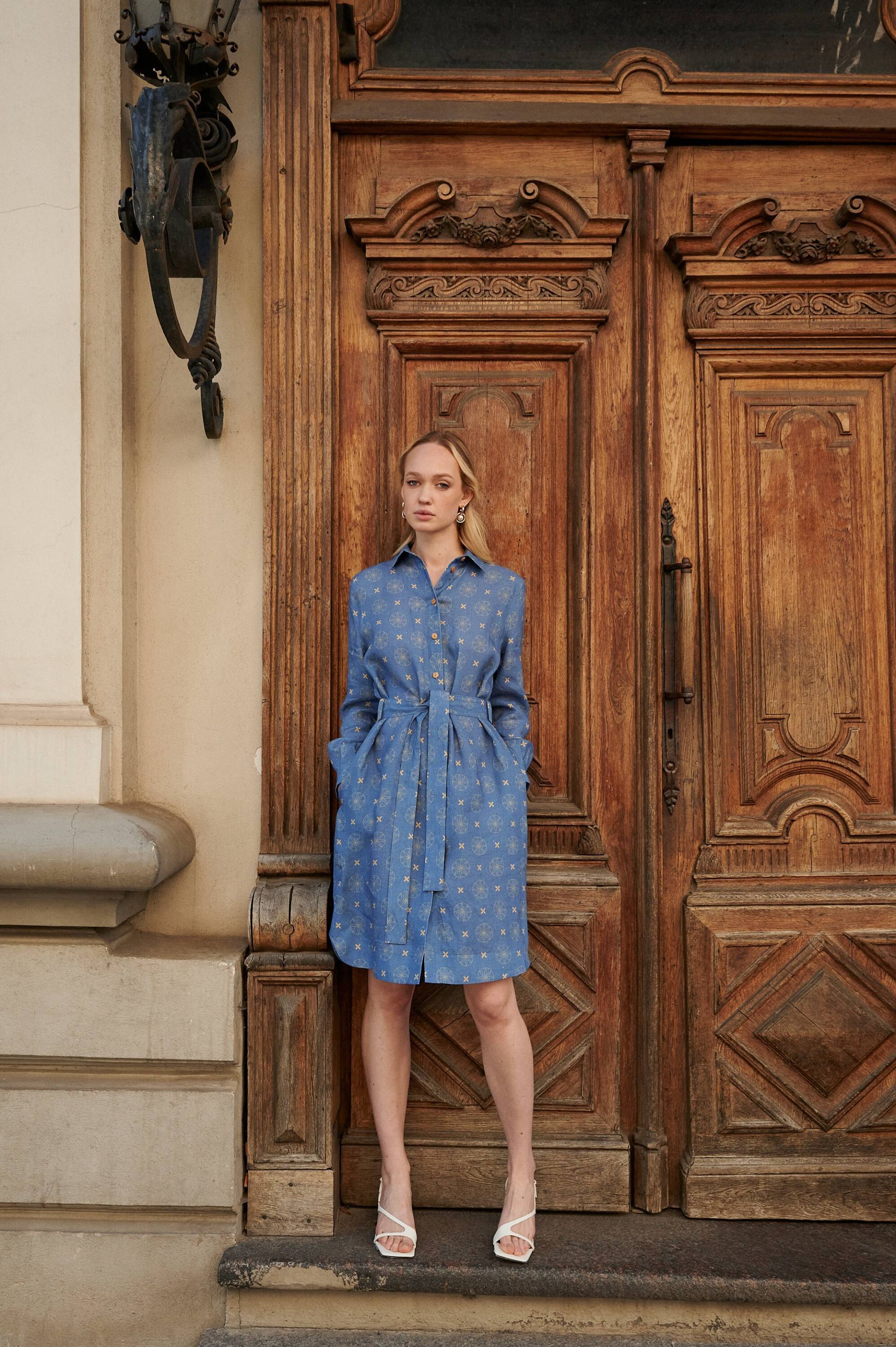 Leinen Midi Kleid, Sterne-Print, Lange Ärmel, Mit Gürtel von GrandDuchessCOM