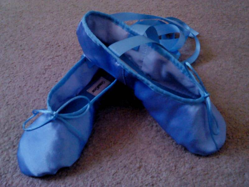 Himmelblau Satin Ballettschuhe Erwachsenengrößen Volle Sohle Oder Geteilte von GrandGear