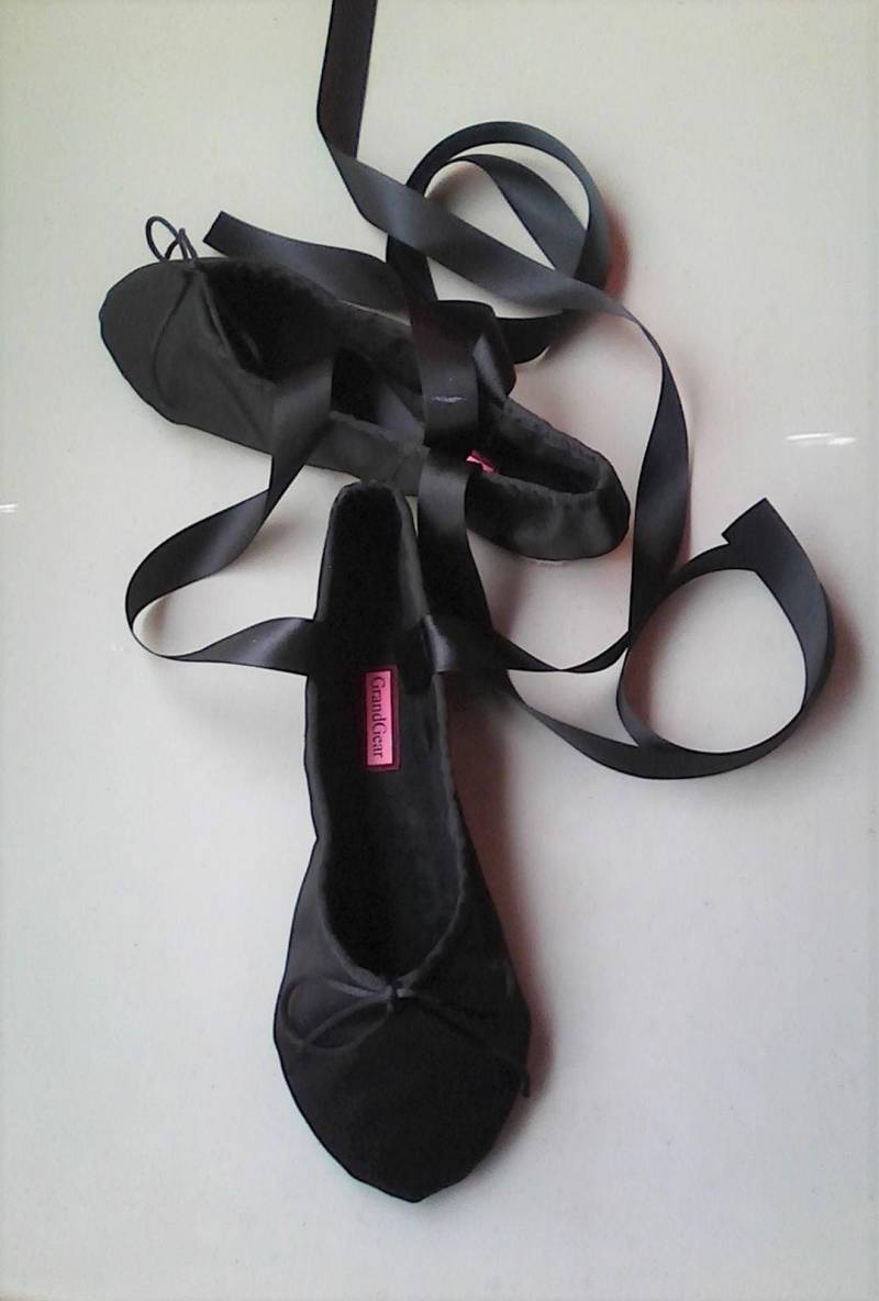Schwarze Satin Ballettschuhe Damen Mit Voller Sohle Oder Geteilter von GrandGear