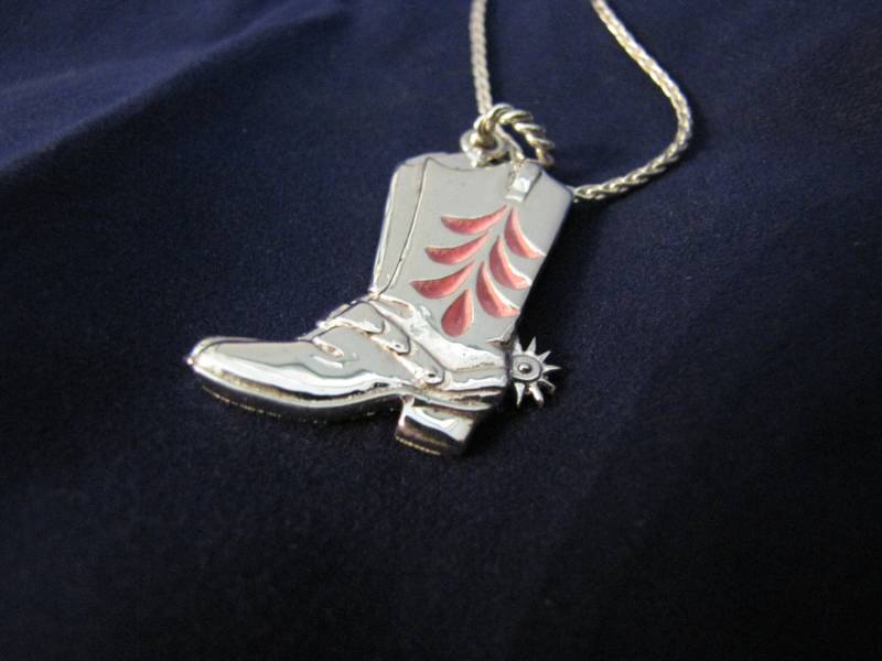 Benutzerdefinierte Cowboy-Stiefel Aus Sterlingsilber Mit Sterlingsilber-Weizenkette, Handgefertigt in Den Usa Benutzerdefinierte Cowboy-Stiefel Aus Sterlingsilber Mit Sterlingsilber-Weizenkette, Handgefertigt in Den Usa von GrandaddysJewelry