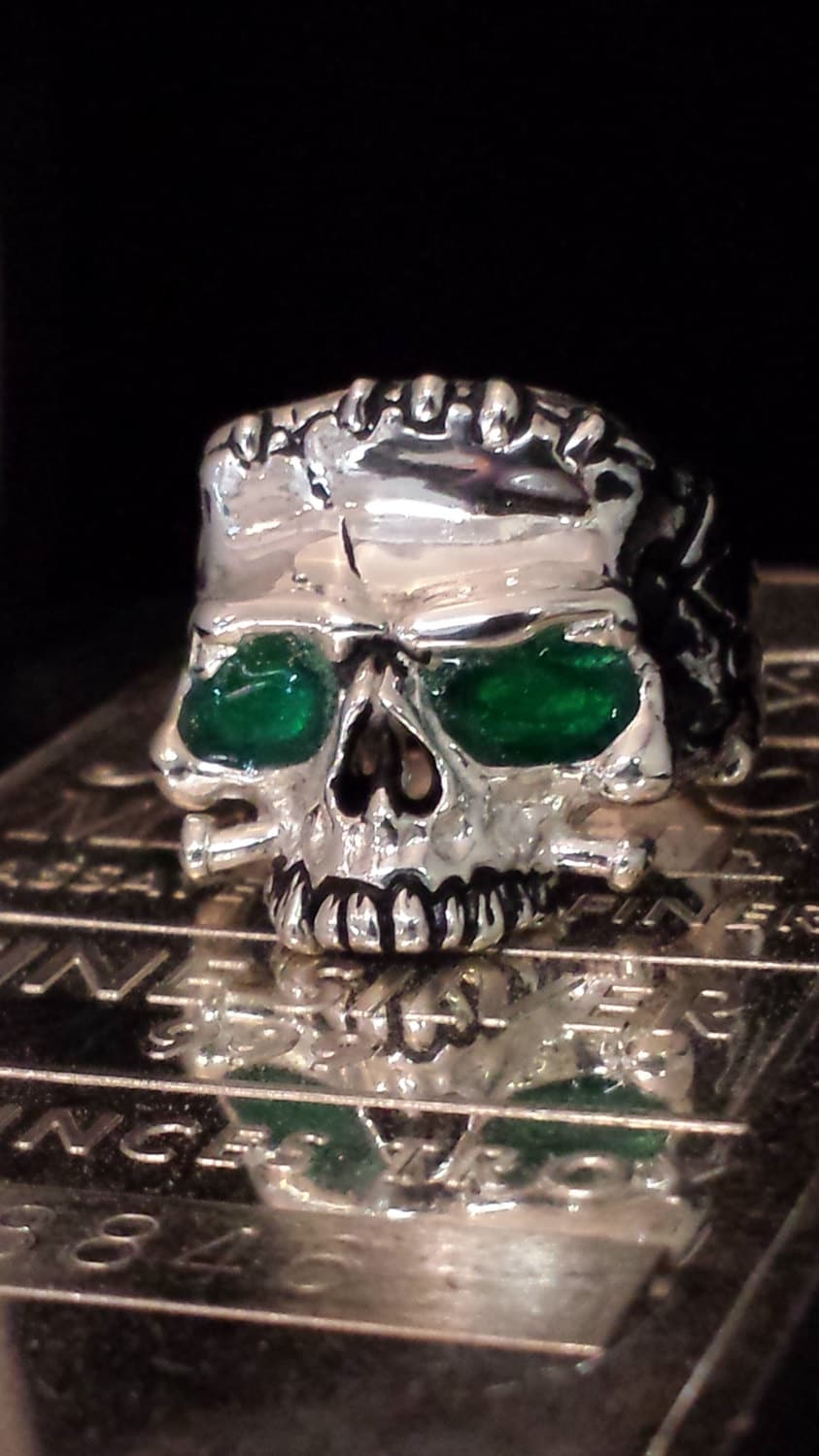 Solide Sterling Silber Hand Gemacht Frankenstein Schädel Ring Mit Grünen Emaille in Augen Solide Sterling Silber Hand Gemacht Frankenstein Schädel Ring Mit Grünen Emaille in Augen von GrandaddysJewelry