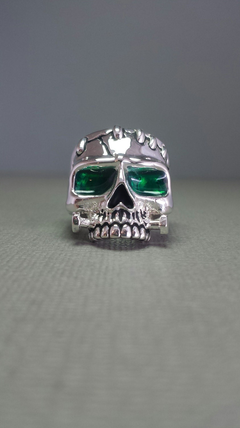 sterling Silber Frankenstein Totenkopf Ring Mit Grünen Emaille Augen sterling Silber Frankenstein Totenkopf Ring Mit Grünen Emaille Augen von GrandaddysJewelry