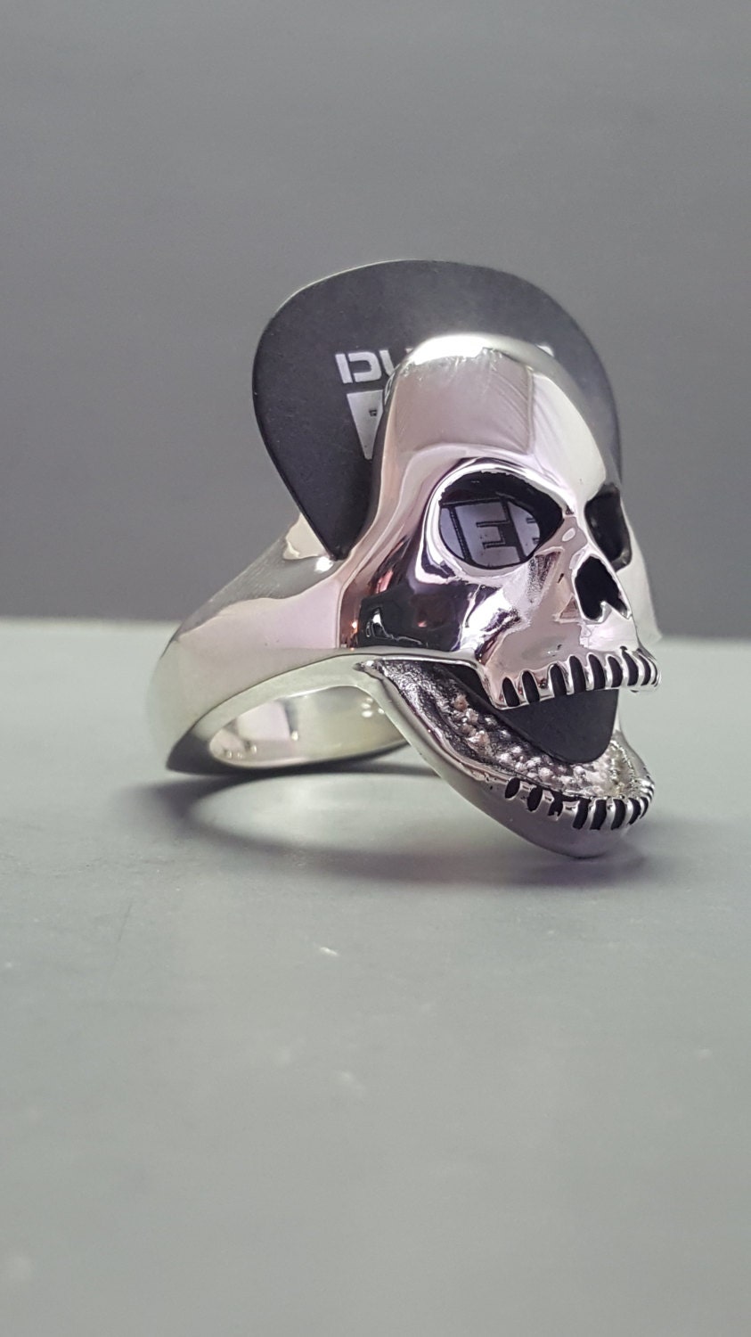 sterling Silber Gitarre Pick Holder Totenkopf Ring sterling Silber Gitarre Pick Holder Totenkopf Ring von GrandaddysJewelry