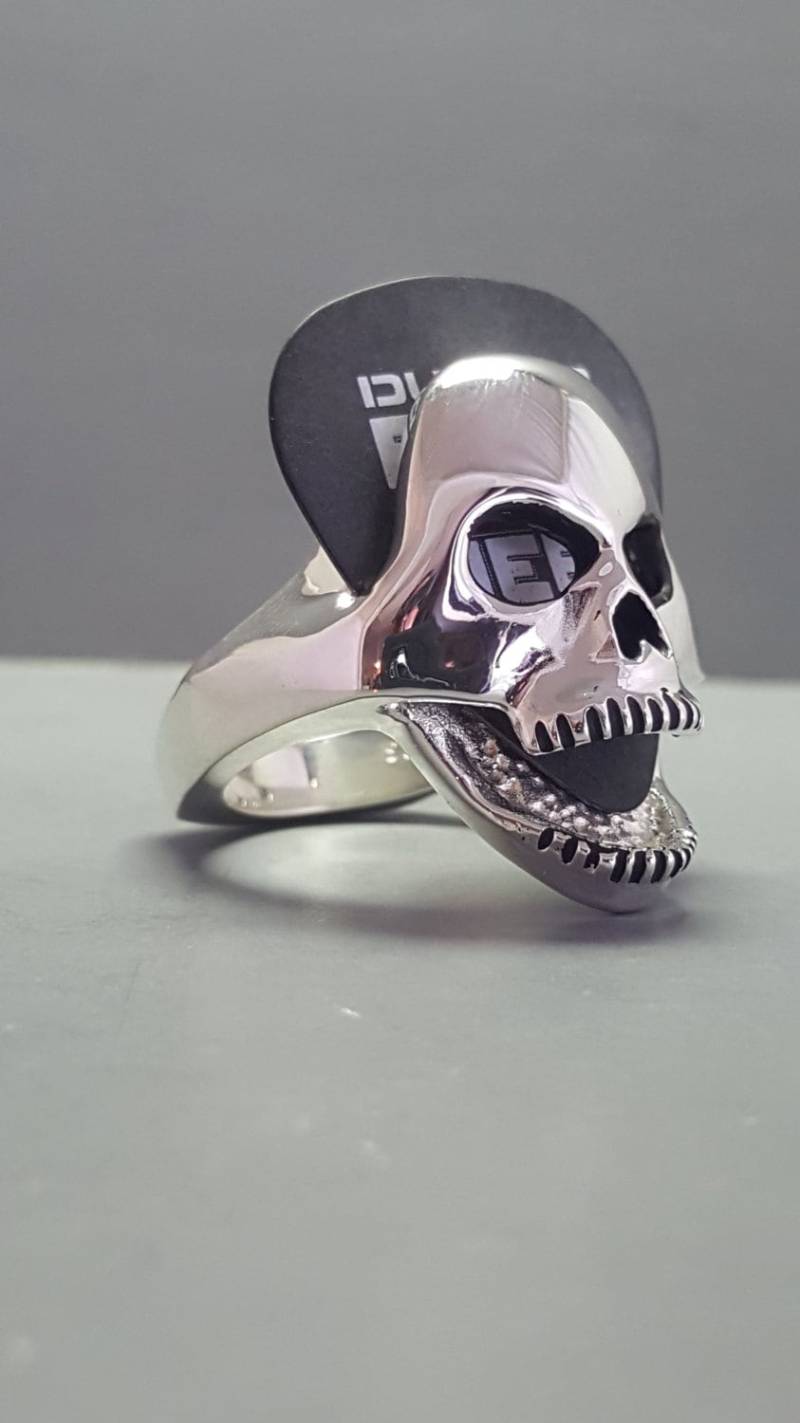 sterling Silber Gitarre Pick Holder Totenkopf Ring sterling Silber Gitarre Pick Holder Totenkopf Ring von GrandaddysJewelry