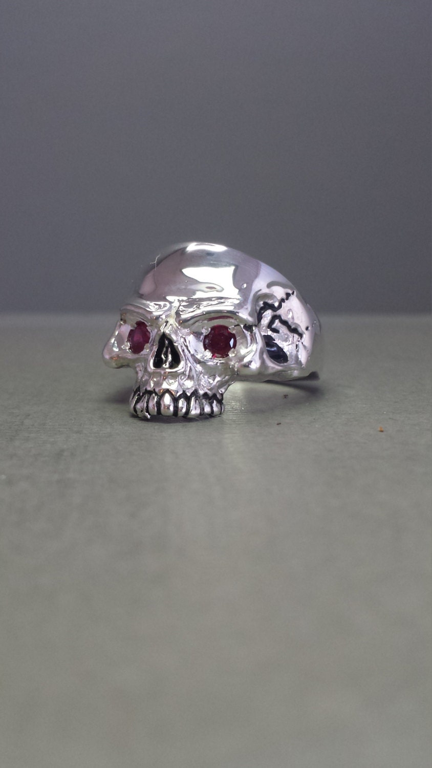 sterling Silber Handgemachte Schädel Ring Mit Runden Nachahmung Rubine in Augen Usa sterling Silber Handgemachte Schädel Ring Mit Runden Nachahmung Rubine in Augen Usa von GrandaddysJewelry