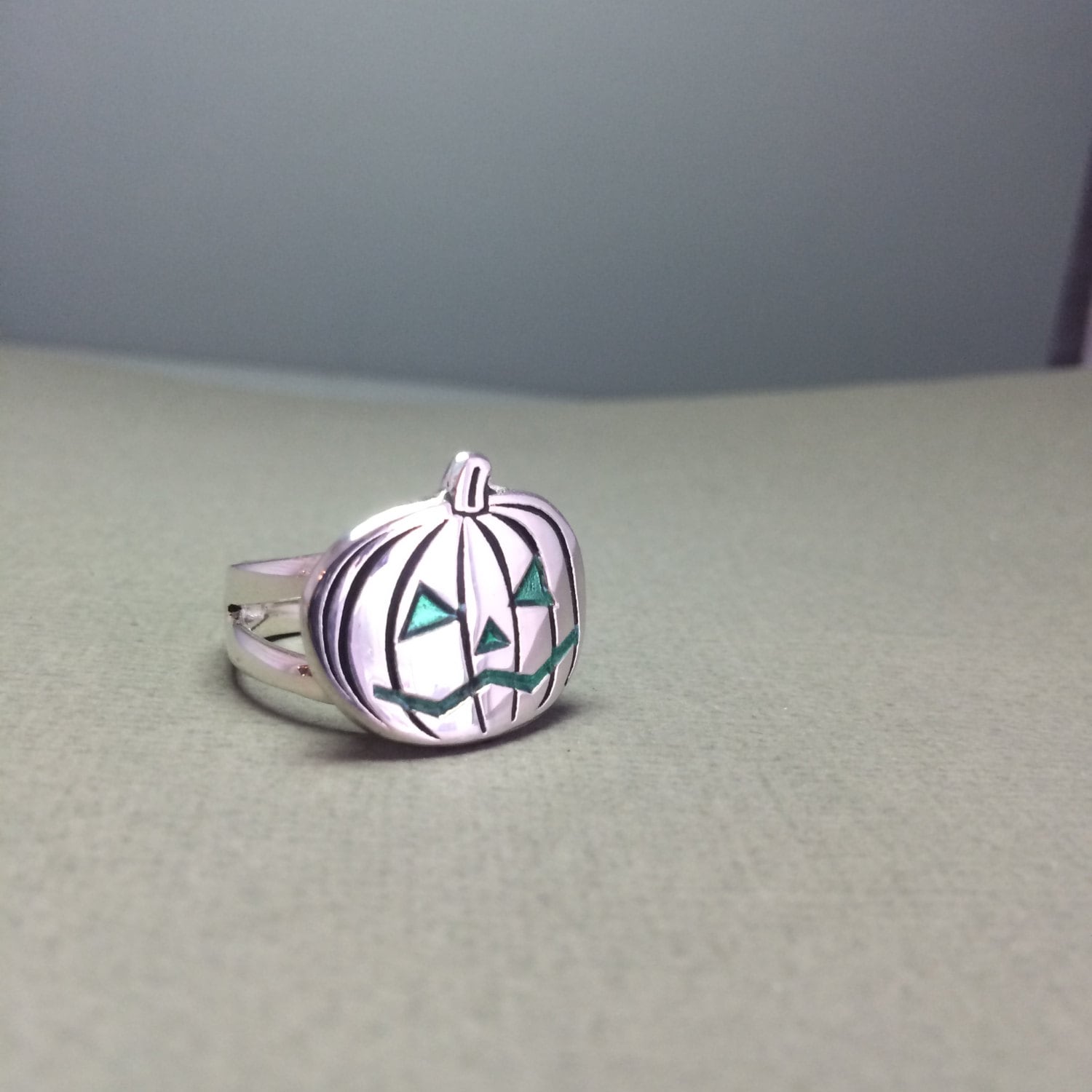 sterling Silber Kürbis Ring Handgefertigt in Den Usa sterling Silber Kürbis Ring Handgefertigt in Den Usa von GrandaddysJewelry