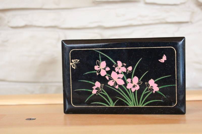Lack Dose in Taiwan, Schwarz, Floral Schmuckkästchen, Schmuckschatulle, Lagerung Lack Dose in Taiwan, Schwarz, Floral Schmuckkästchen, Schmuckschatulle, Lagerung von Grandchildattic