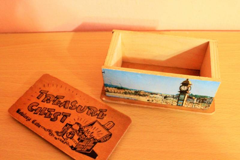Vintage Schatztruhe Holzkiste Schmuck Halter Holz Aufbewahrungsbox Ring Schale Vintage Schatztruhe Holzkiste Schmuck Halter Holz Aufbewahrungsbox Ring Schale von Grandchildattic