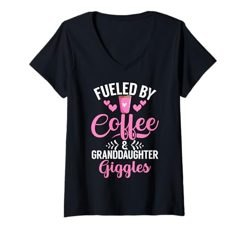 Damen Angetrieben von Kaffee und Enkelin kichert Oma T-Shirt mit V-Ausschnitt Damen Angetrieben von Kaffee und Enkelin kichert Oma T-Shirt mit V-Ausschnitt von Granddaughter Gifts from Grandma