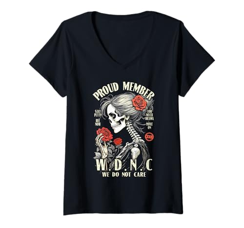 Damen Stolzes Mitglied des We Do Not Care Club WDNC Gothic Feminist T-Shirt mit V-Ausschnitt Damen Stolzes Mitglied des We Do Not Care Club WDNC Gothic Feminist T-Shirt mit V-Ausschnitt von Grandio Design Feminism & Feminist Gifts