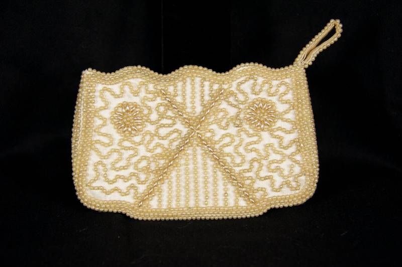 Jahrgang Japan Ecru Elfenbein Perlen Abend Handtasche Kupplung Mit Fingerschlaufe von GrandmaRaeGoods