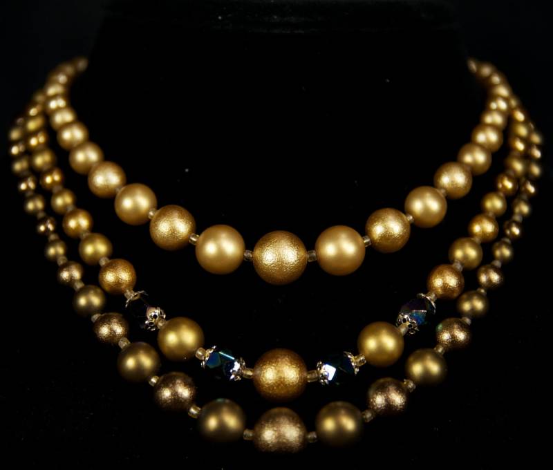 Vintage Braun Große Faux Perle Drei Strang Halskette Mit Schillernden Perlen von GrandmaRaeGoods