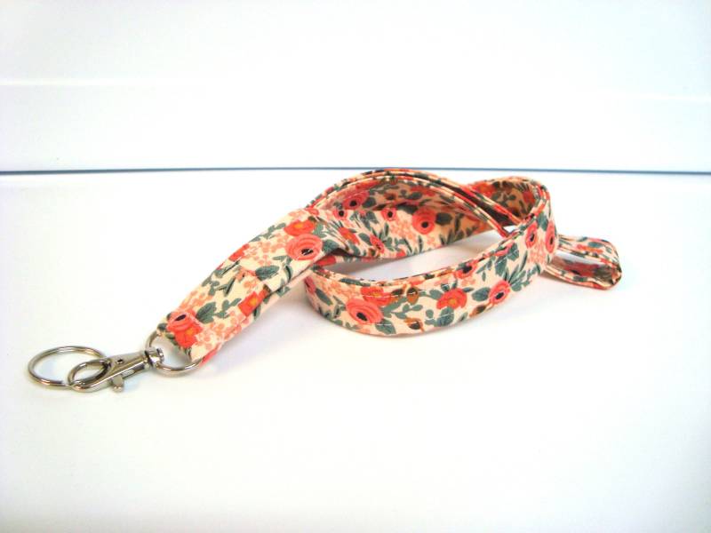Blumiges Baumwoll-Lanyard Mit Ausweishalter Und Schlüsselring Blumiges Baumwoll-Lanyard Mit Ausweishalter Und Schlüsselring von GrandmasLittleLilly
