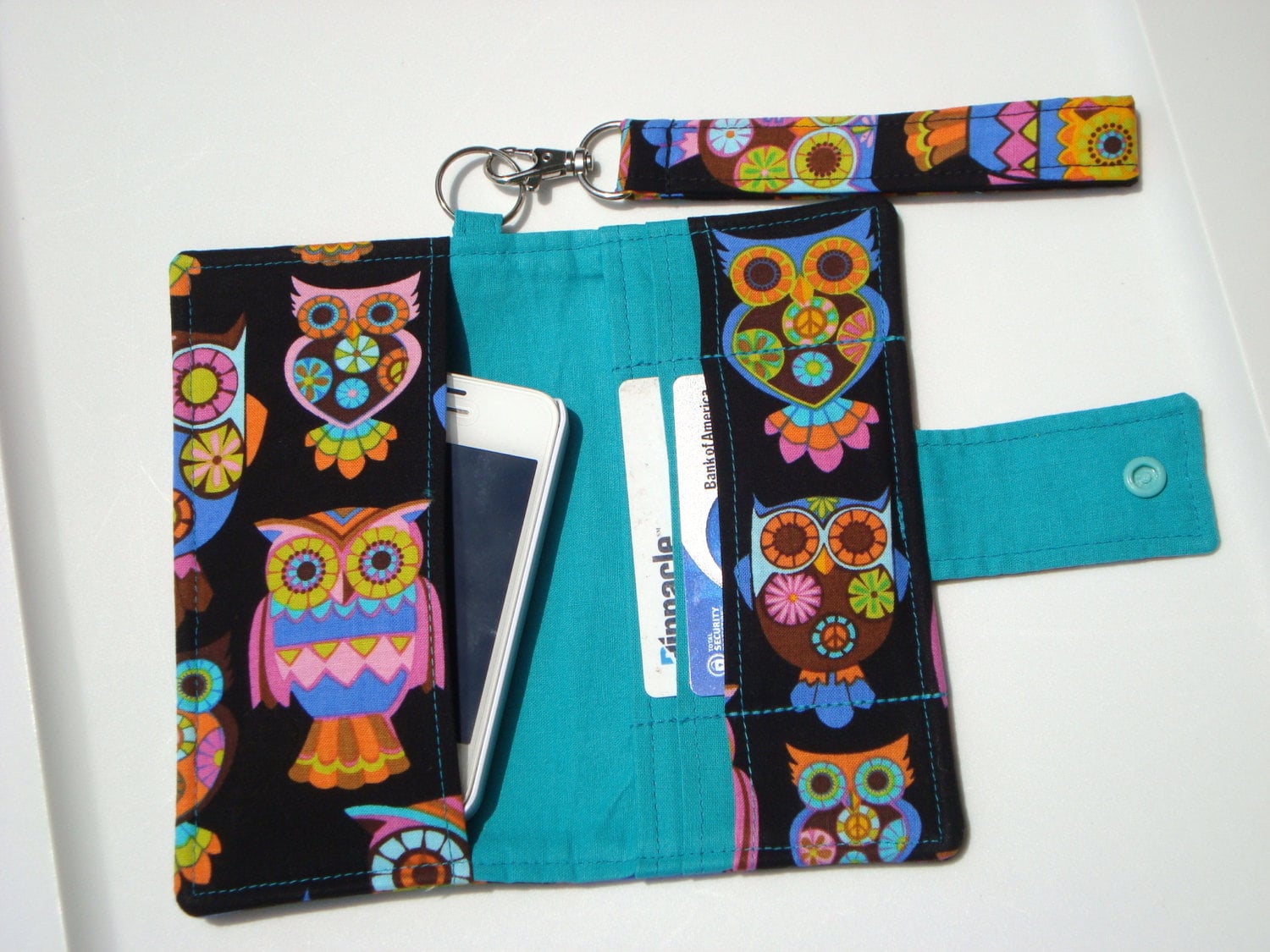 Handy Geldbörse - Hülle Ausweishülle Iphone Kreditkartenhalter Mit Abnehmbarer Armband-Ledertasche Peace Eule Türkis Futter von GrandmasLittleLilly