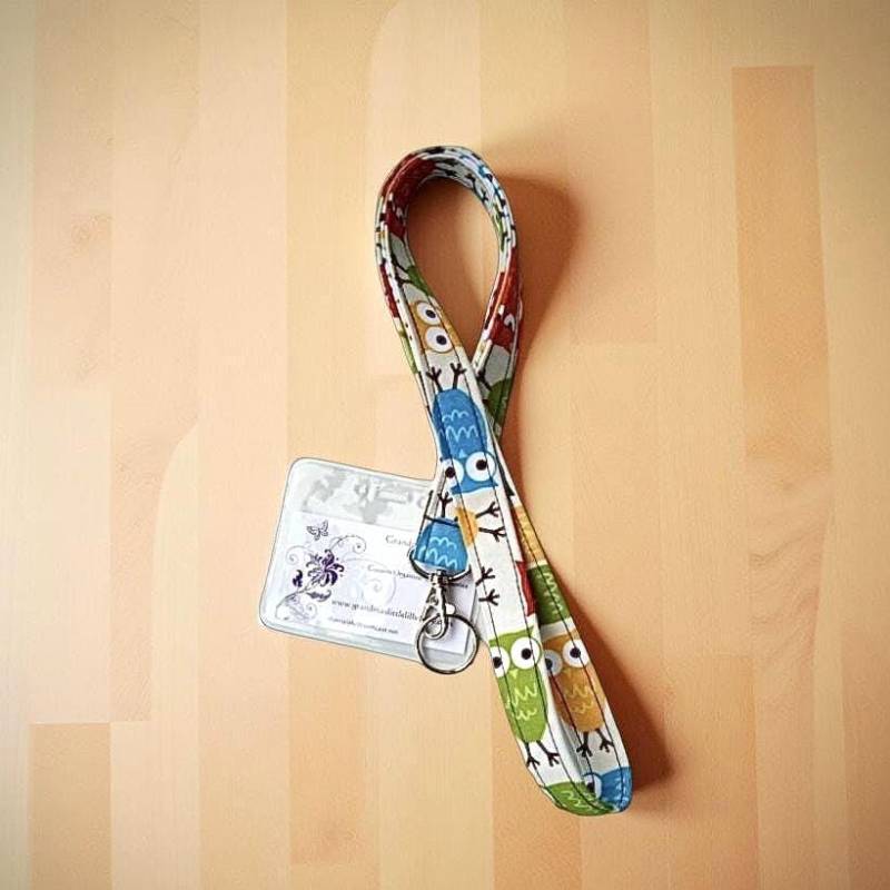 Schlüsselband - Ausweishalter Mit Drehbarem Karabiner Und Schlüsselring Zoologie Eulen Schlüsselband - Ausweishalter Mit Drehbarem Karabiner Und Schlüsselring Zoologie Eulen von GrandmasLittleLilly