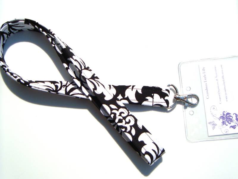 Damask Lanyard Ausweishalter Aus Baumwolle Mit Schlüsselring Damask Lanyard Ausweishalter Aus Baumwolle Mit Schlüsselring von GrandmasLittleLilly