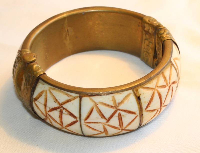 Vintage Ochsenknochen & Messing Armreif Boho-Armband Vintage Ochsenknochen & Messing Armreif Boho-Armband von GrandmasRing