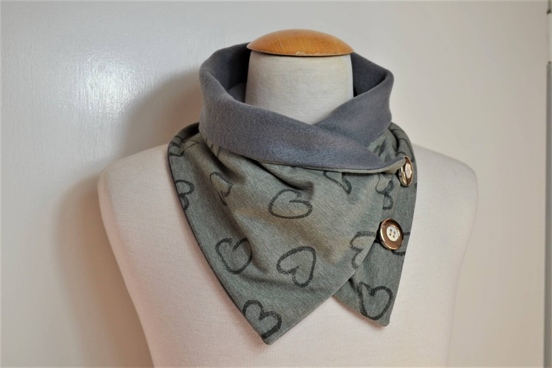 Knopfloop Herz, Knopfloops, Loops, Schal, Schal Mit Knöpfen, Baumwolljersey Graues Fleece, Loop, Handmade Knopfloop Herz, Knopfloops, Loops, Schal, Schal Mit Knöpfen, Baumwolljersey Graues Fleece, Loop, Handmade von Grandmeremimi