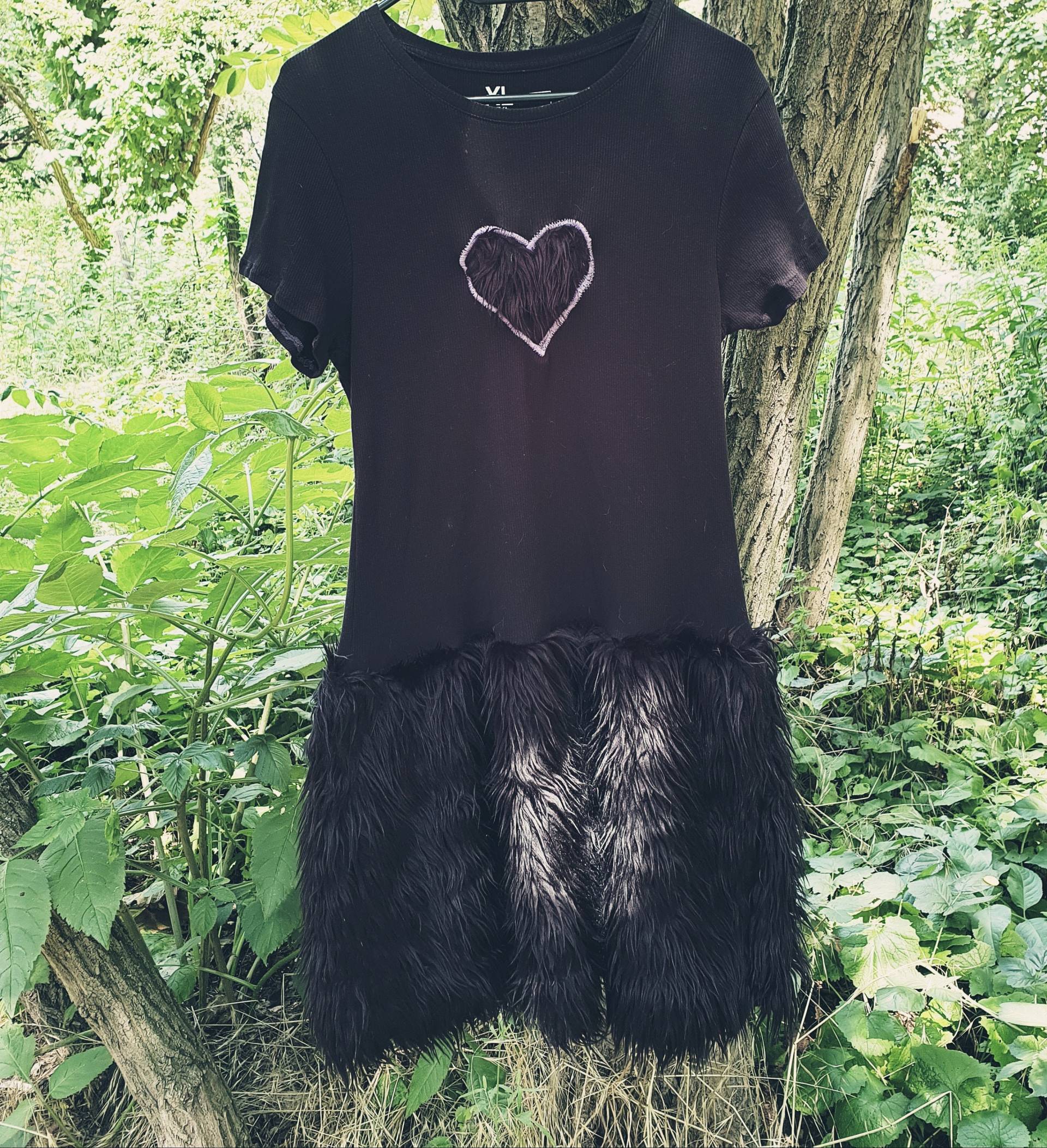 Boho Upcycling Kleid Mit Kunstfell - Kunstpelz Webpelz Plüsch Boho Upcycling Kleid Mit Kunstfell - Kunstpelz Webpelz Plüsch von GrandmouseFlausch
