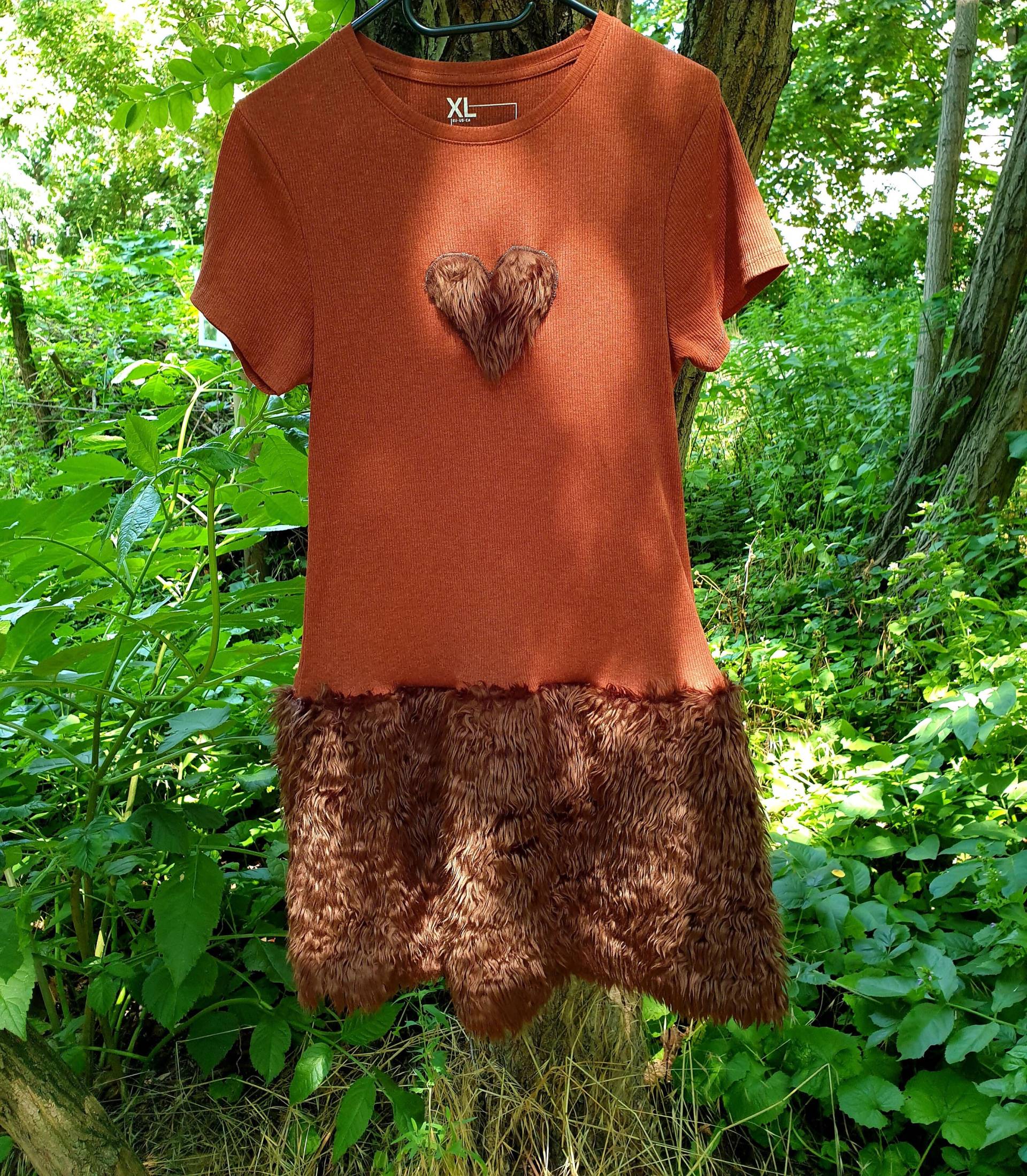 Boho Upcycling Kleid Mit Kunstpelz - Kunstfell Webpelz Plüsch Boho Upcycling Kleid Mit Kunstpelz - Kunstfell Webpelz Plüsch von GrandmouseFlausch