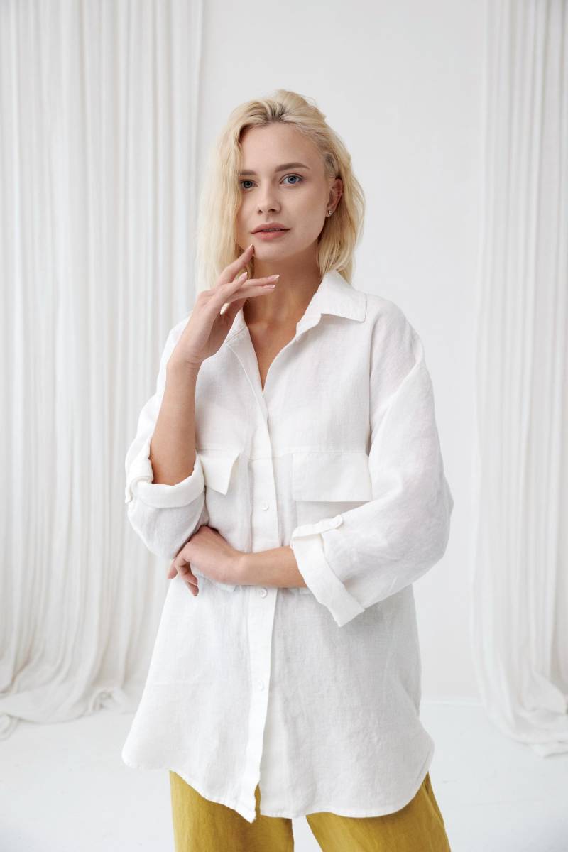 Oversized Leinenhemd Airy in Milky White - Gerade Geschnittenes Damenoberteil Sommerhemd Lockeres Leinenoutfit von GrannetHome