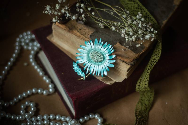 Daisy Emaille Vintage Metall Brosche Im Art Deco Stil, Geschenk Zum Muttertag von Grannysbox