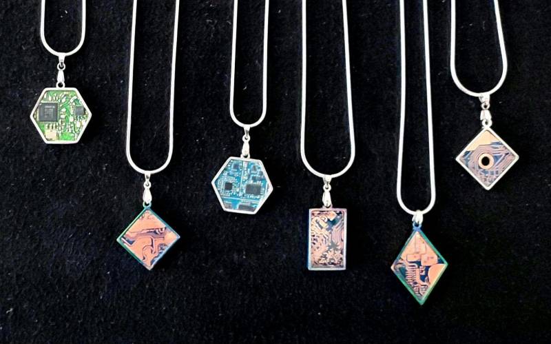 Pendants, Unique Upcycled Circuit Boards Charms von Graphicago