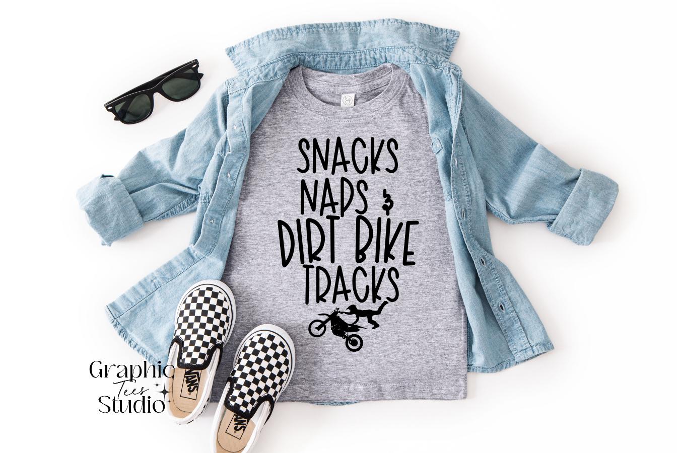 Snacks, Nickerchen Und Dirt Bike Tracks Shirt | Kleinkind-Shirt Snacks, Nickerchen Und Dirt Bike Tracks Shirt | Kleinkind-Shirt von Graphicteesstudio