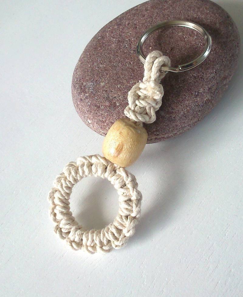 Schlüsselanhänger Mit Seemannsknoten Und Perle Am Ring Schlüsselanhänger Mit Seemannsknoten Und Perle Am Ring von GraphoShop