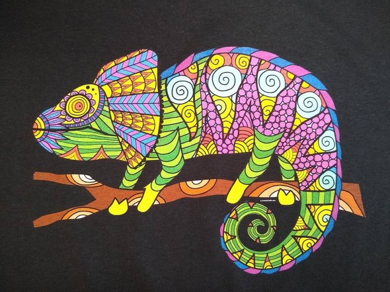 Bunte Chamäleon Eidechse Kunst Kurzarm Unisex T-Shirt Bunte Chamäleon Eidechse Kunst Kurzarm Unisex T-Shirt von GratefulGraffix