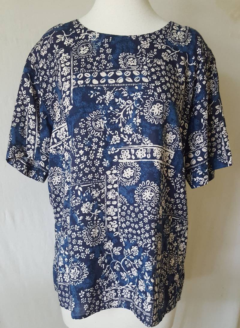 80Er Jahre Batik Bluse Mit Schulterpolster | Retro Druck Damengröße 12 80Er Jahre Batik Bluse Mit Schulterpolster | Retro Druck Damengröße 12 von GratefulLadyClothing
