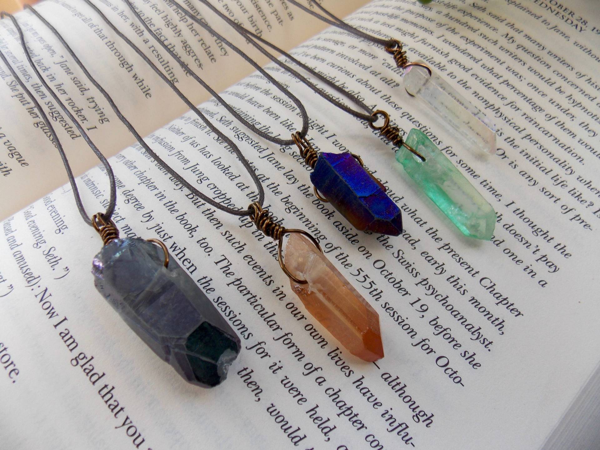Benutzerdefinierte Draht Gewickelte Kristallhalskette | Aura Quarz Boho Chic Hippie Schmuck Engel Titanium Kristall von GratefullyDreaming