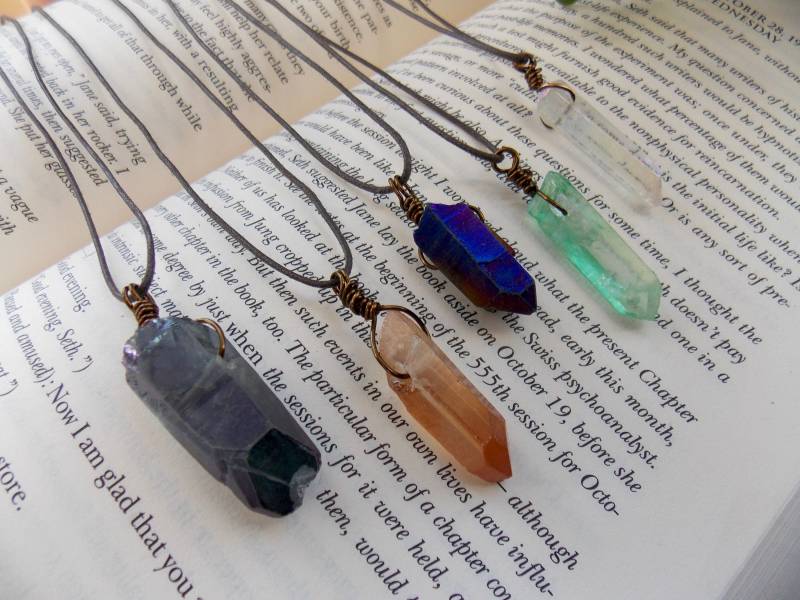 Benutzerdefinierte Draht Gewickelte Kristallhalskette | Aura Quarz Boho Chic Hippie Schmuck Engel Titanium Kristall Benutzerdefinierte Draht Gewickelte Kristallhalskette | Aura Quarz Boho Chic Hippie Schmuck Engel Titanium Kristall von GratefullyDreaming