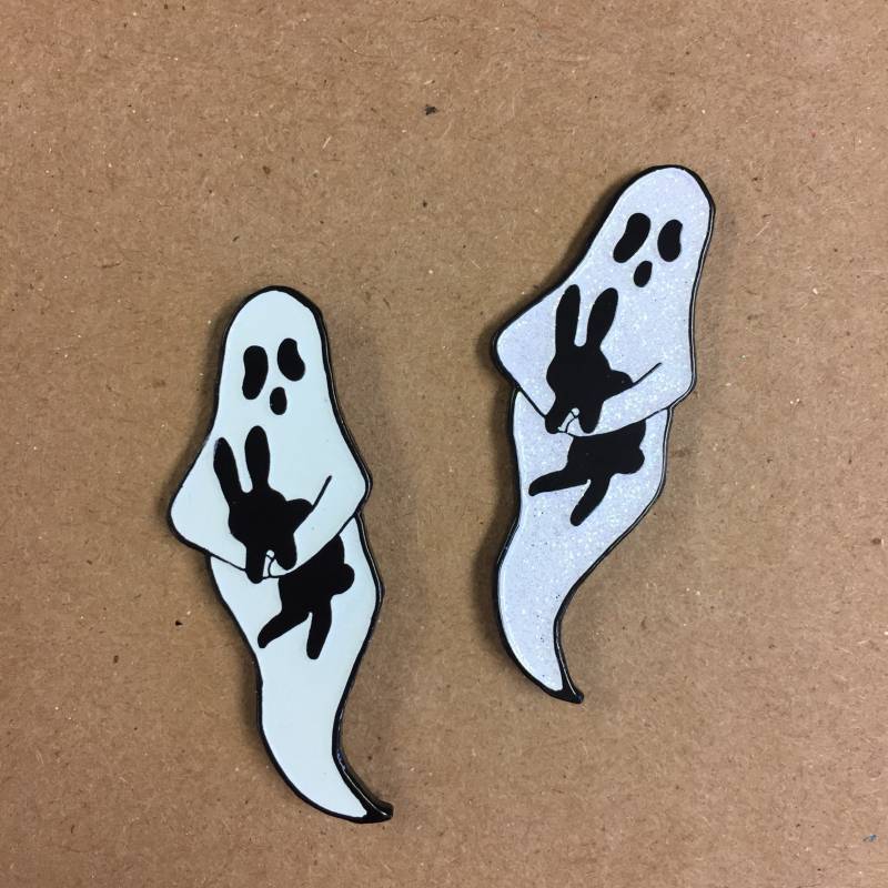 Hase Emaille Pin | Leuchtet Im Dunkeln von Graveface