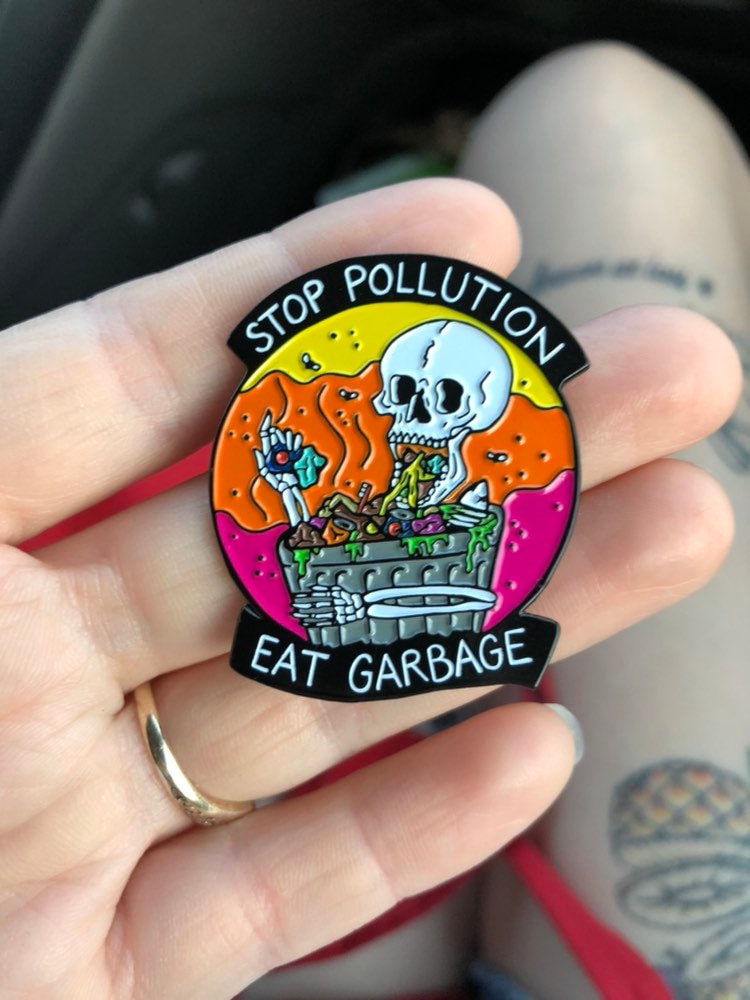 stop Polration Eat Garbage Emaille Pin Vorbestellung von Graveface