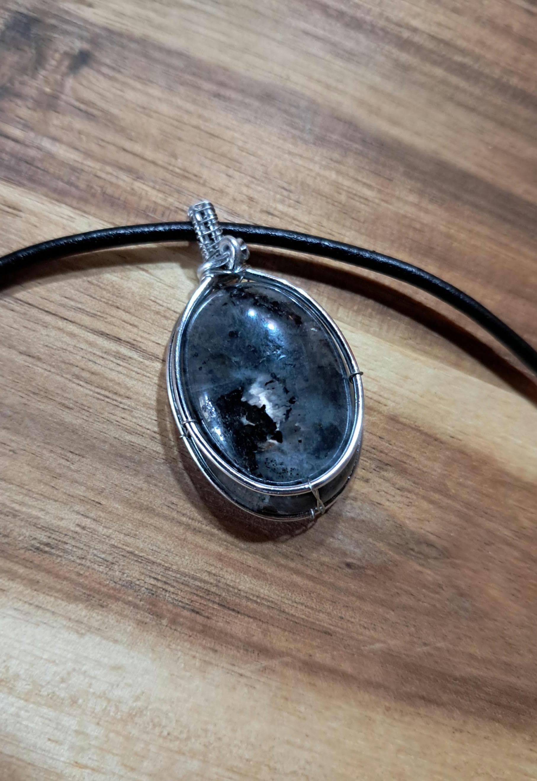 Mystik Halskette Naturschmuck, Handgemacht & Nachhaltig, Kette + Anhänger; Herren Männer Halbedelstein Labradorit Amulett Wikinger von GravesArts