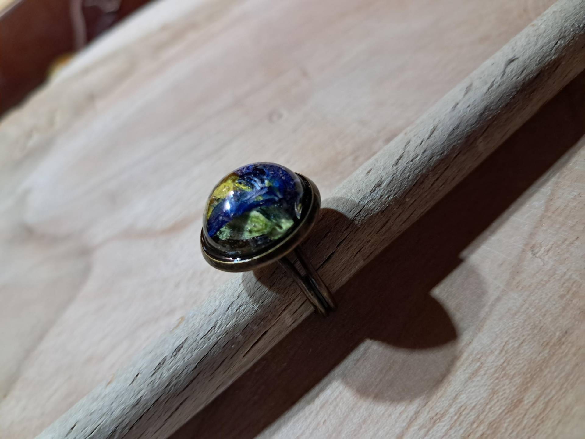Ring, Handgemacht; Größenverstellbar; Frühling, Frühlingsblume, Geschenk Naturfreund Naturliebhaber Natur Outdoor Blüte Blume Gelb Blau von GravesArts