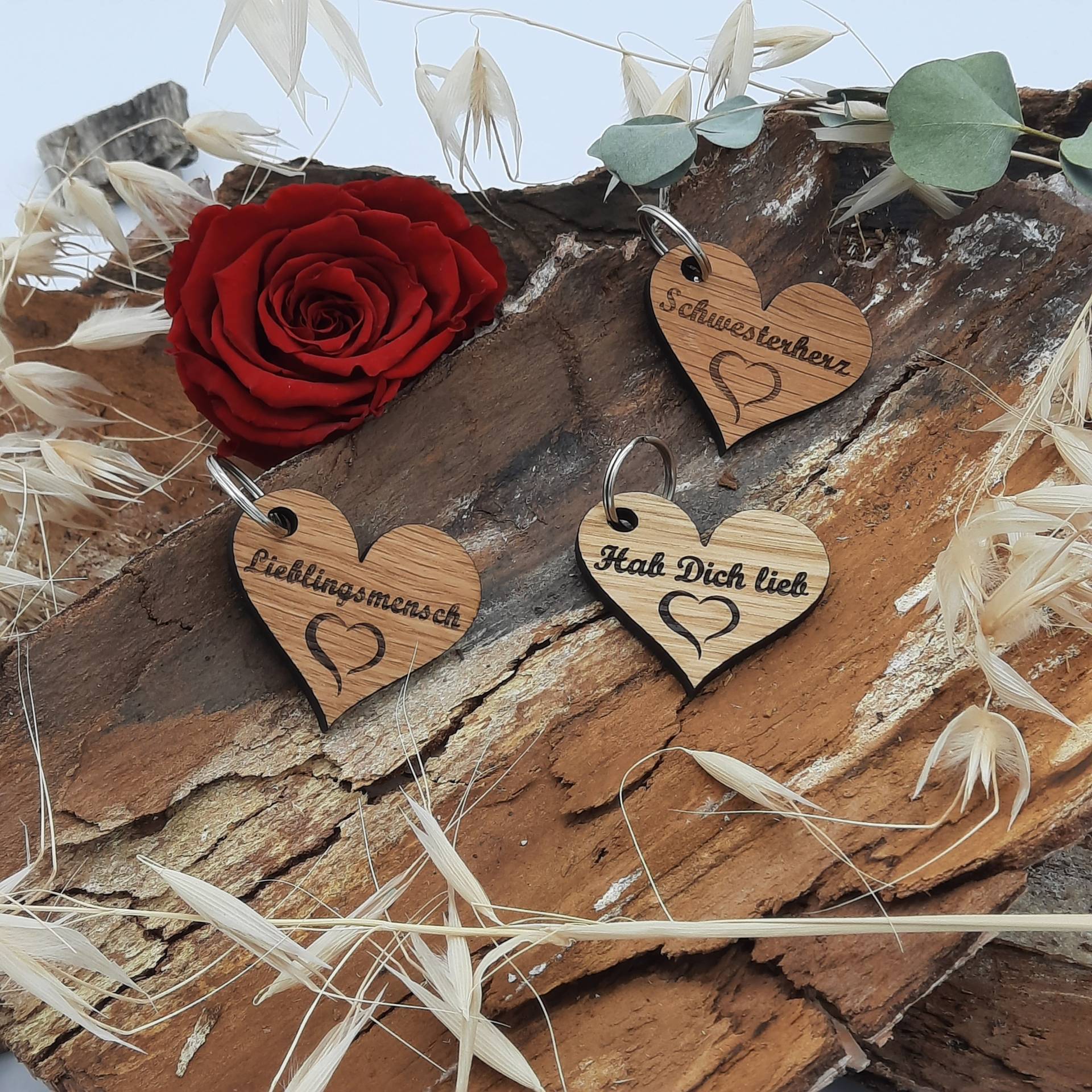 Schlüsselanhänger Herz Aus Eiche Für Deine Liebsten | Kleine Geschenkidee Lieblingsmensch, Herzensmensch Valentinstag Schlüsselanhänger Herz Aus Eiche Für Deine Liebsten | Kleine Geschenkidee Lieblingsmensch, Herzensmensch Valentinstag von Graviertechnik