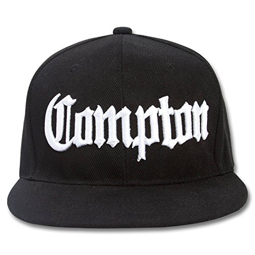 Gravity Threads Compton Herren Mütze – bestickte Olde English LA Snapback Cap, Schwarz, Schwarz, Einheitsgr��e Gravity Threads Compton Herren Mütze – bestickte Olde English LA Snapback Cap, Schwarz, Schwarz, Einheitsgr��e von Gravity Threads