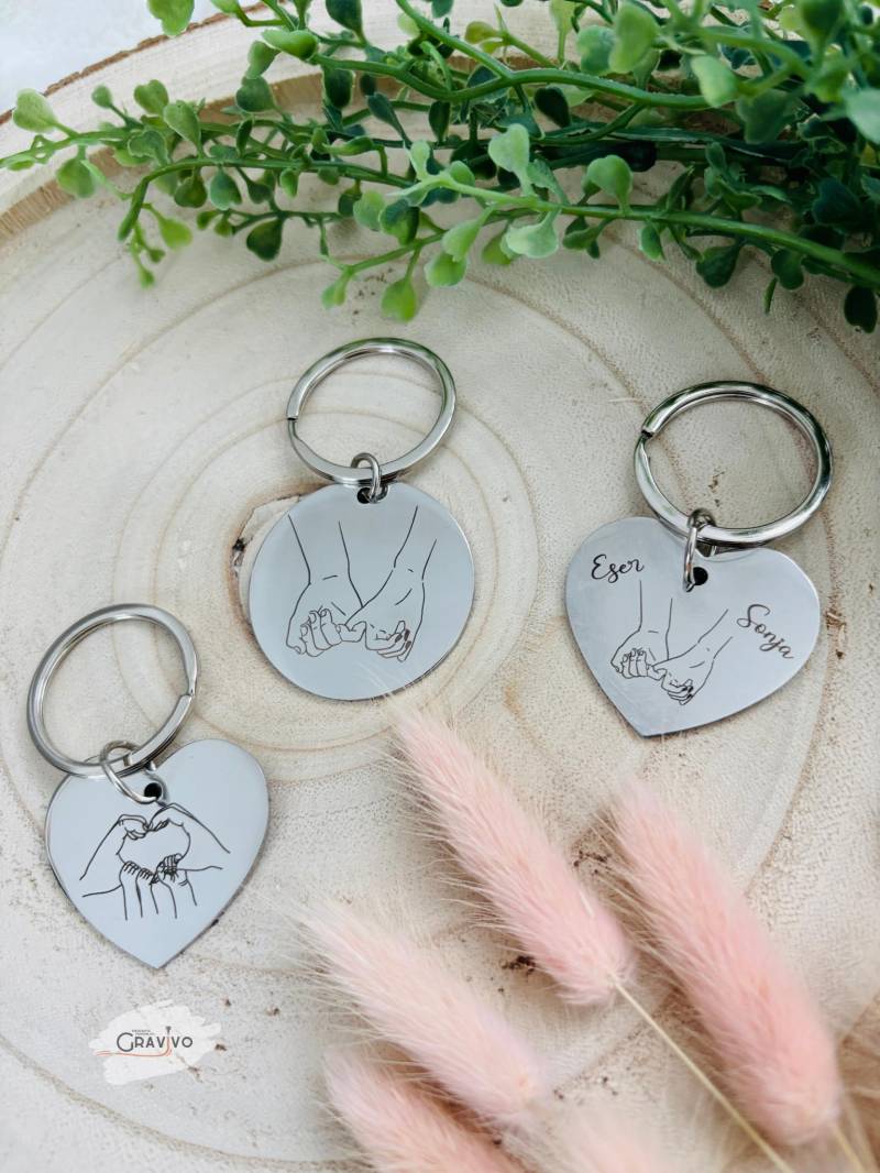 Personalisierte Edelstahl Schlüsselanhänger | Geschenke Paargeschenk Familie Muttertag Vatertag Geburtstag von GravivoDesigns