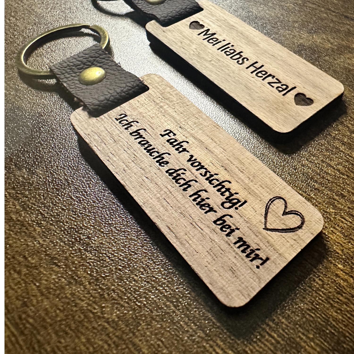 Personalisierter Schlüsselanhänger Aus Walnussholz - Gravur Geschenk Für Papa, Mama, Partner, Freunde Individuell Mit Bedeutung von GravurGut