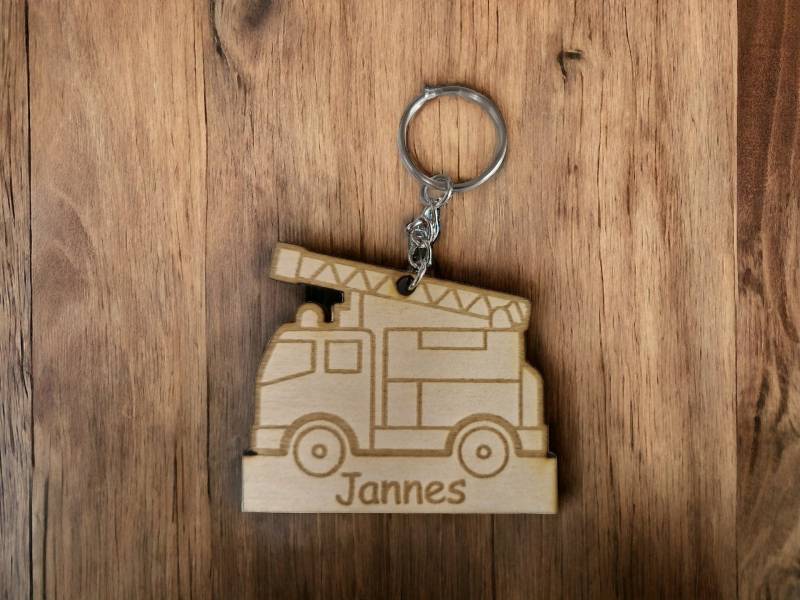 Feuerwehrauto Anhänger Feuerwehr |Rucksack| Holz | Personalisiert Rucksackanhänger Kinder| Name Schlüsselanhänger von GravurHandwerk