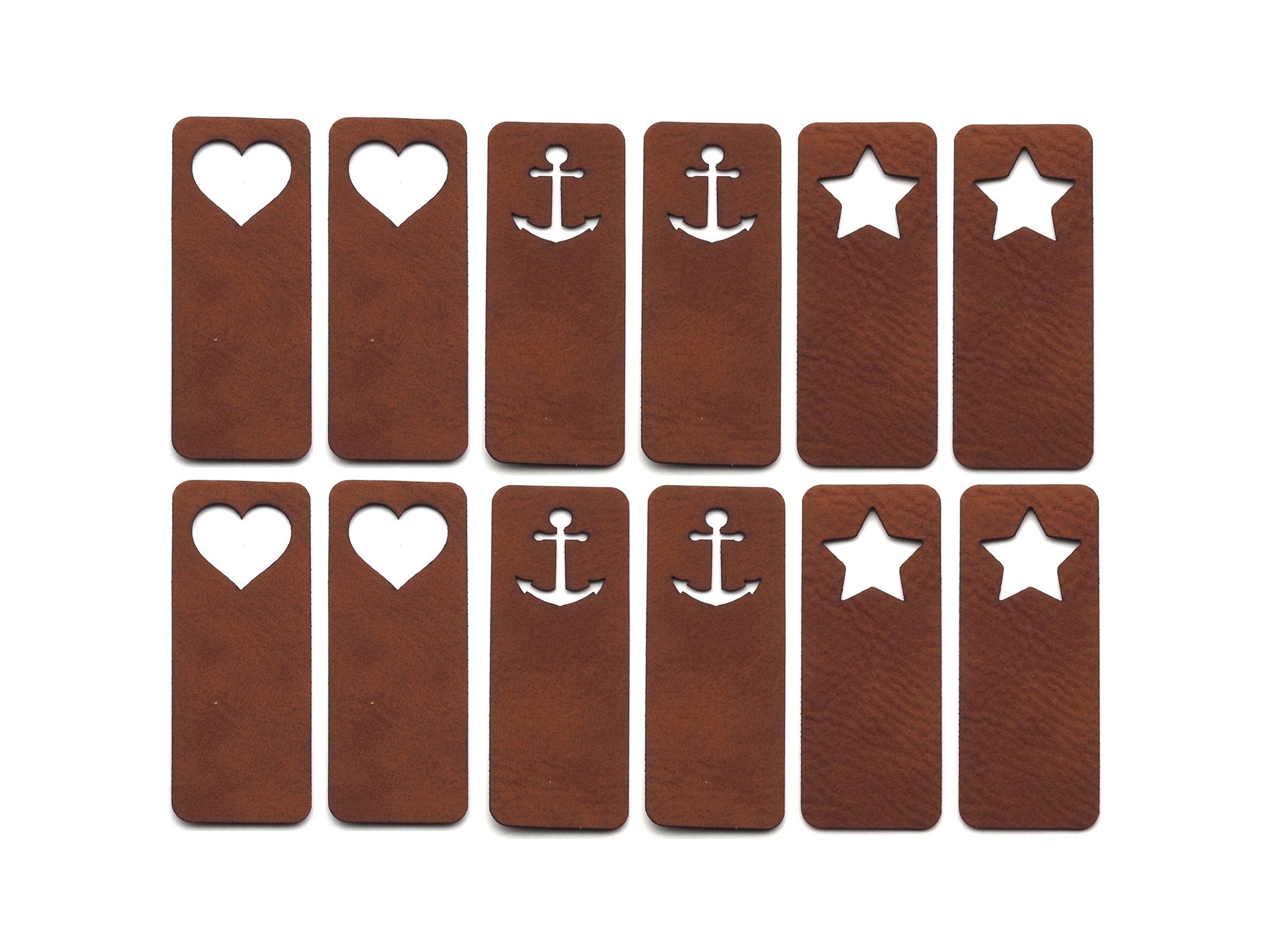 Hochwertige Kunstleder Labels - Nähanhänger 3Er-Mix Herzen, Sterne, Anker | Perfekt Für Kleidung, Taschen & Waschbar Einfach Anzunähen Hochwertige Kunstleder Labels - Nähanhänger 3Er-Mix Herzen, Sterne, Anker | Perfekt Für Kleidung, Taschen & Waschbar Einfach Anzunähen von Gravurheim